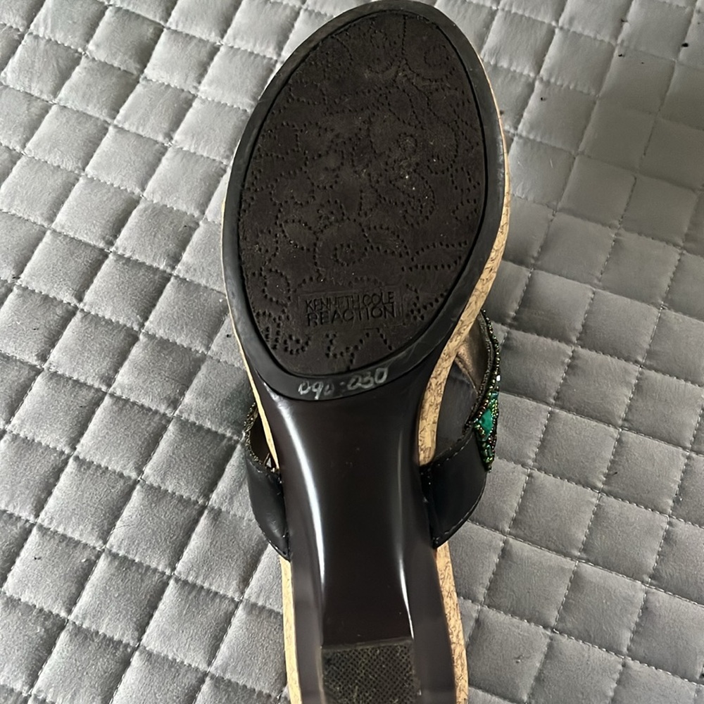 Kenneth Cole Green and Black Sandals with Elegant Detailing - Picture 3 of 7